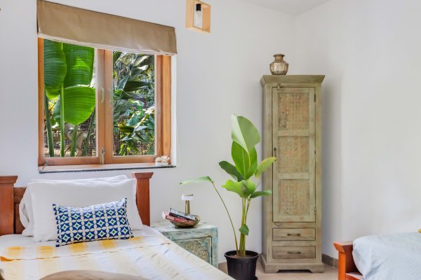 Image Title Goes Here